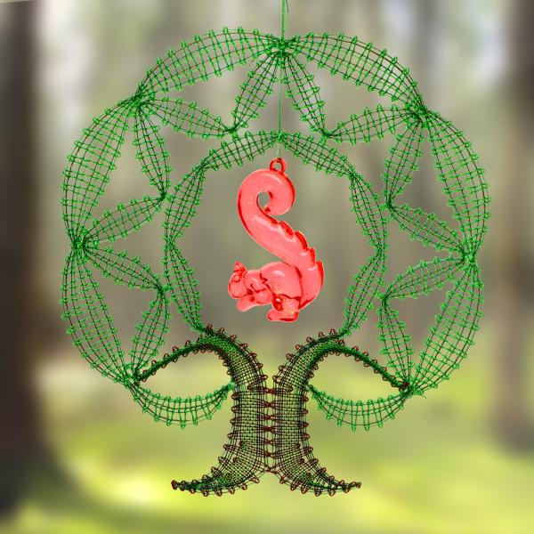 585 Bastelset  „Eichhörnchen im Baum“ mit farbigen Acryl-Eichhörnchen